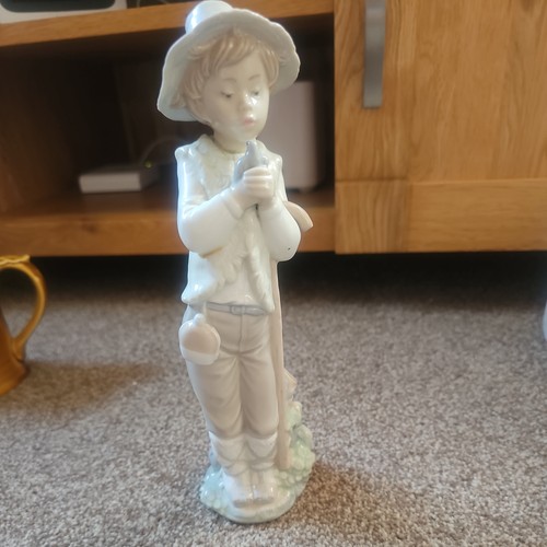 Early nao lladro boy holding - early,