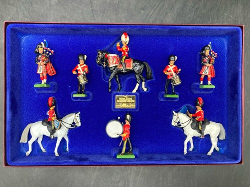 Britain metal soldeirs - w.britain, royal