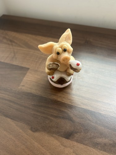Piggin pig figure - figure, peckish