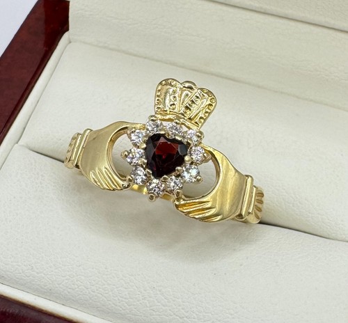 9ct gold garnet cz claddagh - gold,