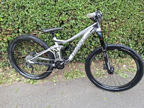 Giant mountain bike full - bike,