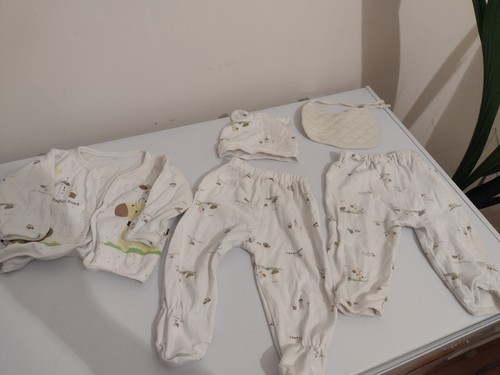 Newborn unisex neutral clothes - neutral,