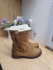 EUC Tan Sorel Emilie