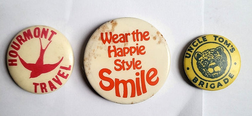 Three vintage badges 2cm 5cm - badges,