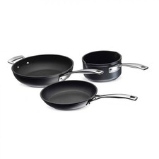 Le Creuset Toughened Non-Stick 3-Piece Cookware Set – Ex-Display