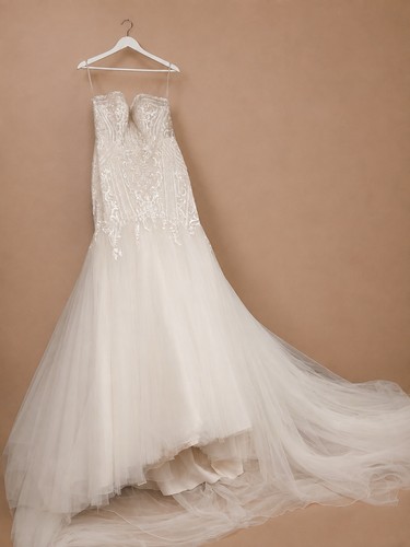 Tess luna novias fishtail lace