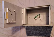 Small Wall Safe (Green 2 keys)