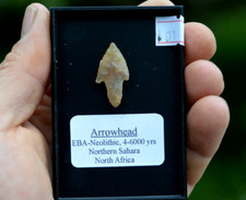 GENUINE prehistoric,  Flint  BARBED ARROW HEAD, Neolithic -early bronze age, #11