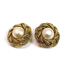 Chanel Gold Tone Faux Pearl Clip on Earrings France From Japan 218 6350792