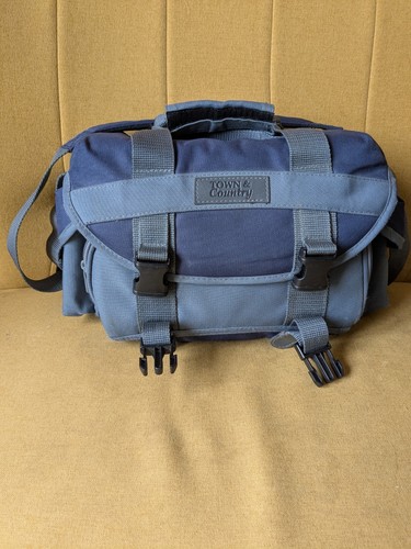 Town country padded camera - &,