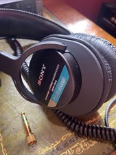 Sony MDR 7506 Professional Dynamic Stereo Studio Headphones with Bag