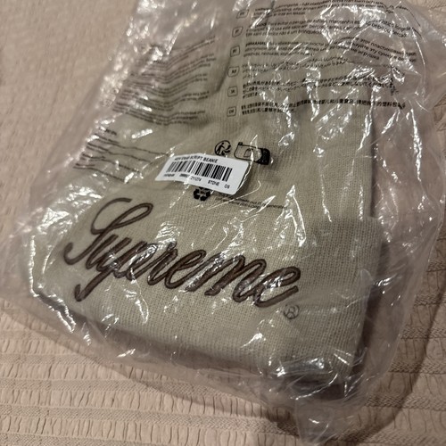 Supreme new era - supreme,