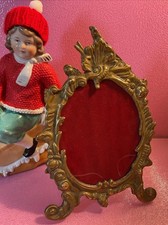 Vintage Sweet Ornate Oval