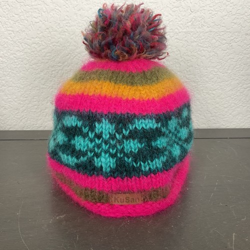 Kusan hand knitted - hand, bobble