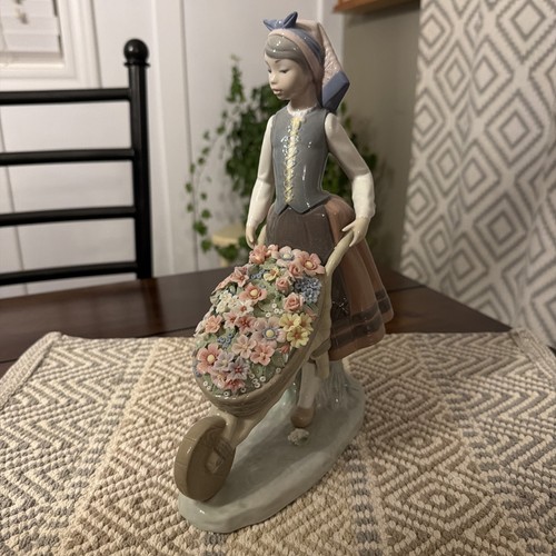 Stunning lladro spain figure - spain,