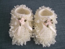 HAND KNITTED BABY SHOES/ BOOTIES ROMANY-CREAM- FIT 0-3 MTHS/REBORN DOL -A11