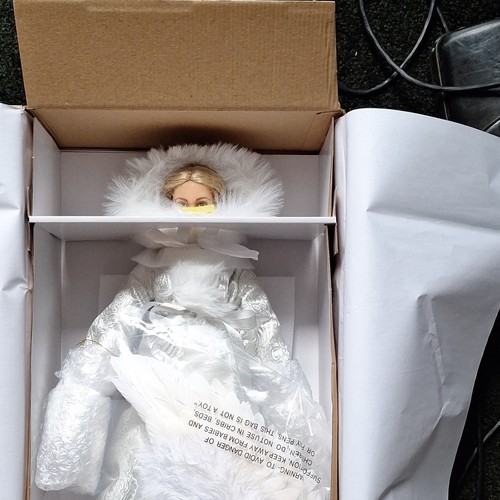 Boxed angel figurine - angel, with