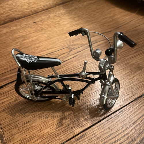 Black scale bike schwinn - scale,
