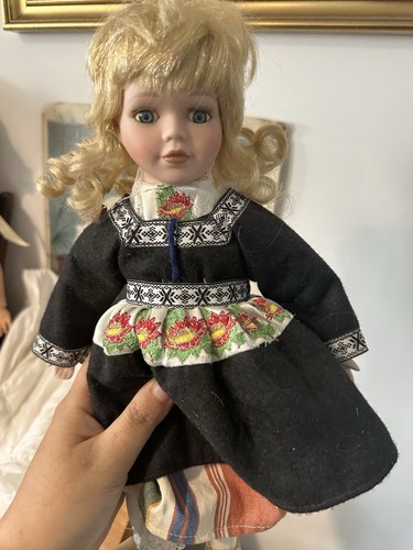 Vinatge procelain doll - vinatge,