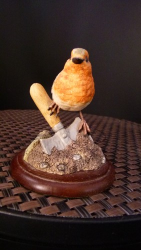 Border fine arts robin - , on