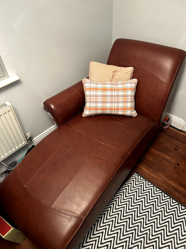 Brown leather chaise lounge - chaise,
