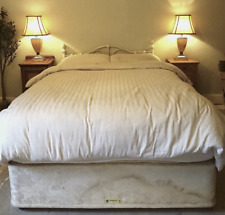 Luxury Sleepeezee King Divan Cream Pattern 4-Drawer with Metal Headboard £895