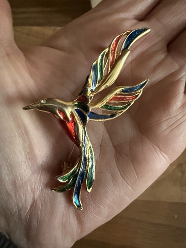 Gold tone enamel - in, flight