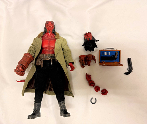 Hellboy action figure mezco - hellboy,
