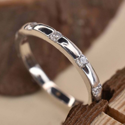 Round cut diamond - round,