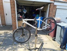 White Haro Flightline OneDX Mountain Bike 20inch Frame 26inch Wheelset .