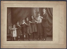 We are Seven, Shaw family