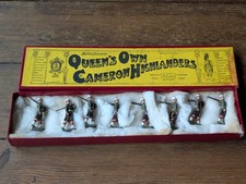 Britains Queen's Own Cameron Highlanders No.114. Antique In Box. 8 Soldiers. 