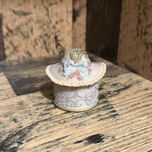 Vintage dezine floral hat