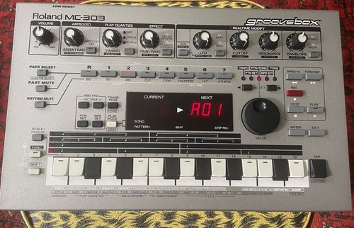 Roland 303 groovebox drum - groovebox,