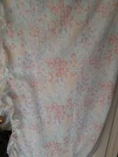 Vintage Frilled Single Duvet cover dainty flowers. Cottage style Good condition 