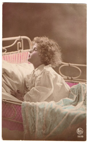 Little girl bed praying - bed, art