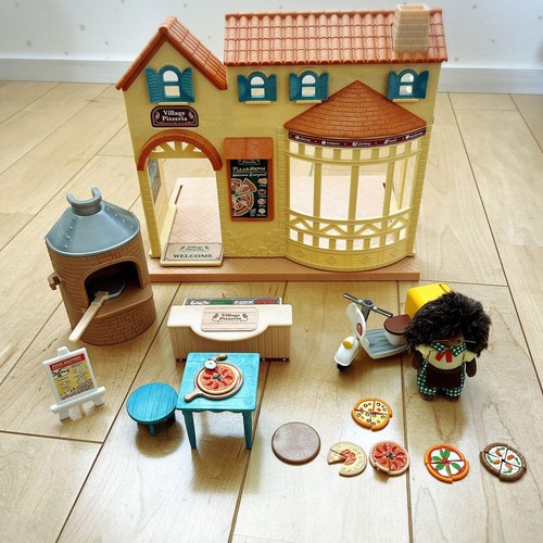 Sylvanian families pizza - families,