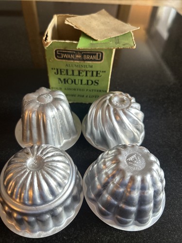 Vintage small aluminium swan - aluminium,