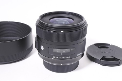 Near mint sigma art 30mm - art,
