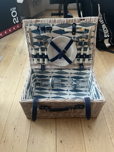 Beautiful picnic basket set