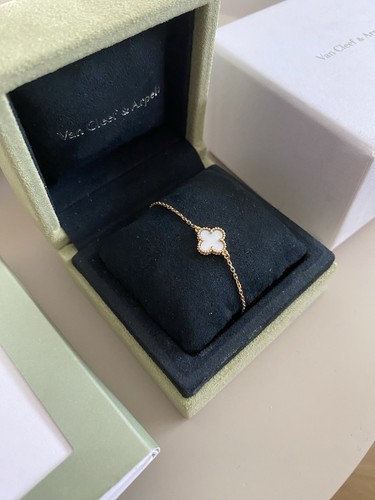 Authentic van cleef sweet - authentic,