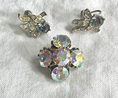 Retro quatrefoil brooch - retro,
