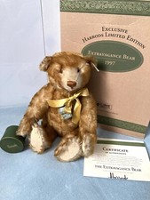 1997 STEIFF 653179 HARRODS EXTRAVAGANCE - MUSICAL BEAR SHIRLEY BASSEY - SIGNED