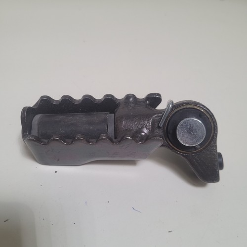 Right front footrest - right, bracket