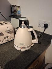 Delonghi Argento Flora Kettle – 1.7L – Peony Rose Pink – 3000W – Used KBX3016PK