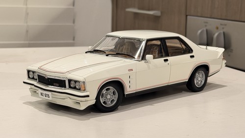 Holden gts monaro - 1:18, hz