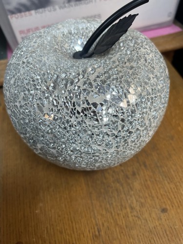 Large mosiac style apple - large,