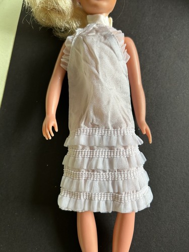 Vintage 1970s sindy doll - 💚,