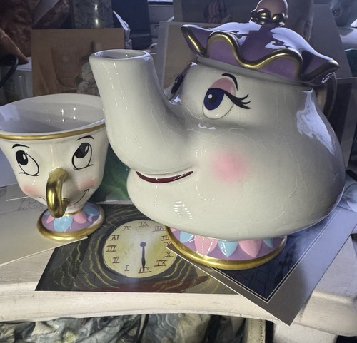 Rare disney mrs - tea, pot