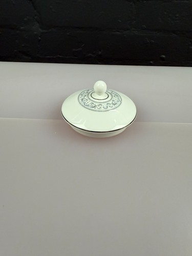 Wedgwood white dolphins r4652 - wedgwood,